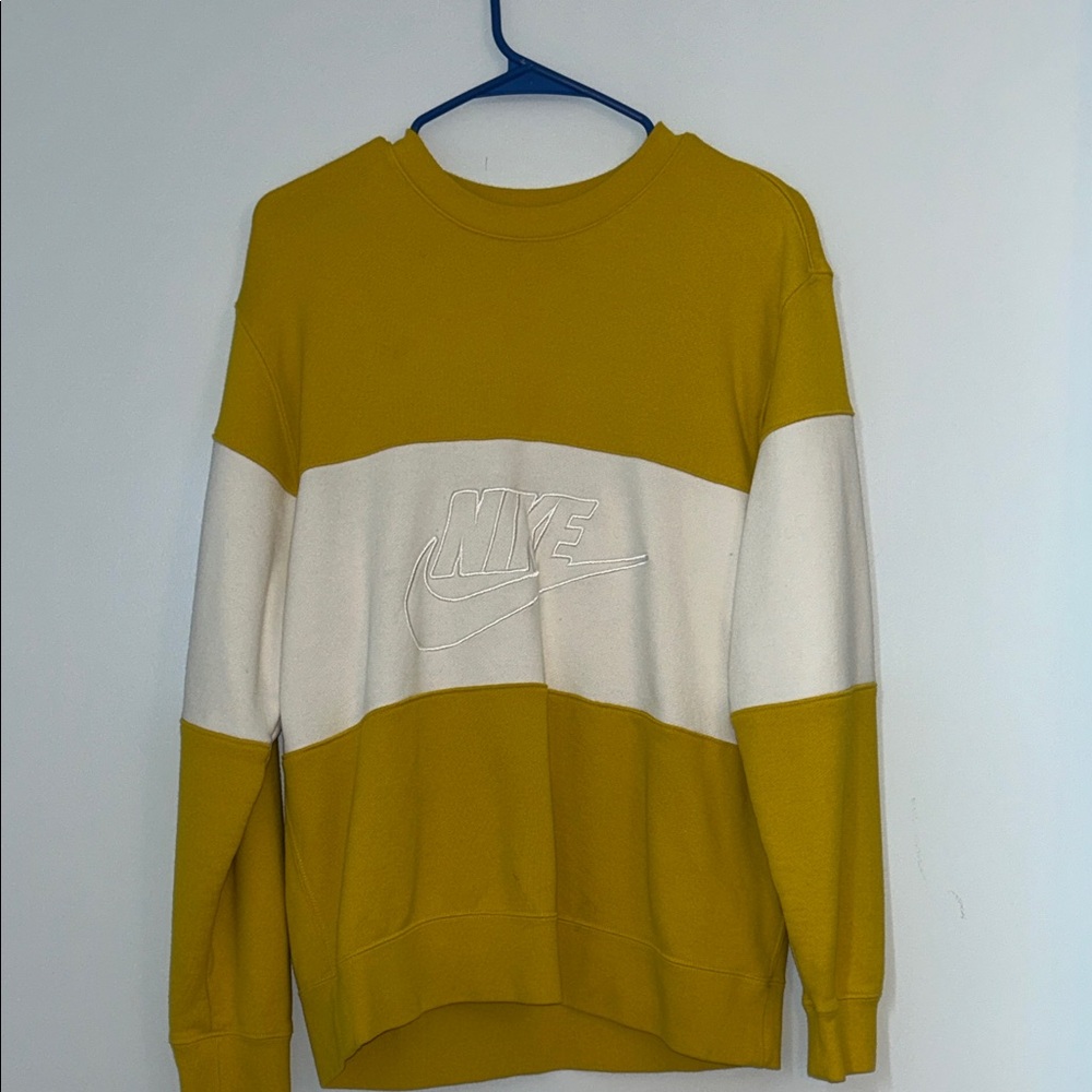 Nike Men's Crewneck Sweater in Yellow and White Size M
